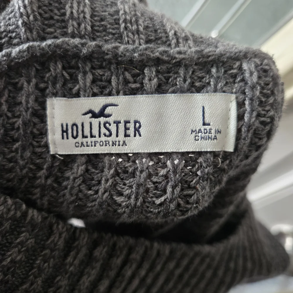 Hollister Charcoal Gray Ribbed Knit Sweater‎ Size Large